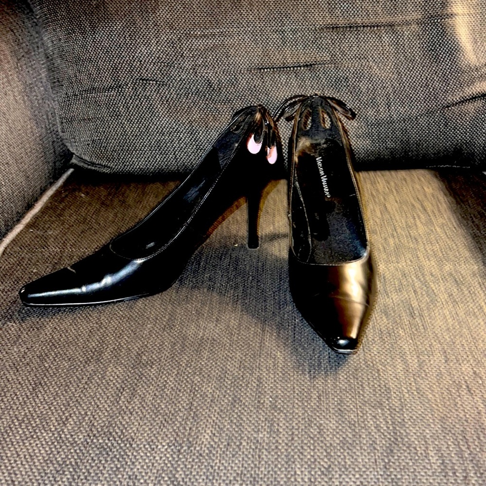 Black/pink pumps. Size 8 have been worn, but still in good condition.